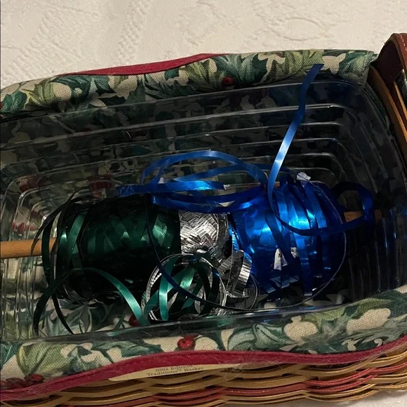 Longaberger 2002 Christmas Collection Traditions basket with red weave - Picture 5 of 8